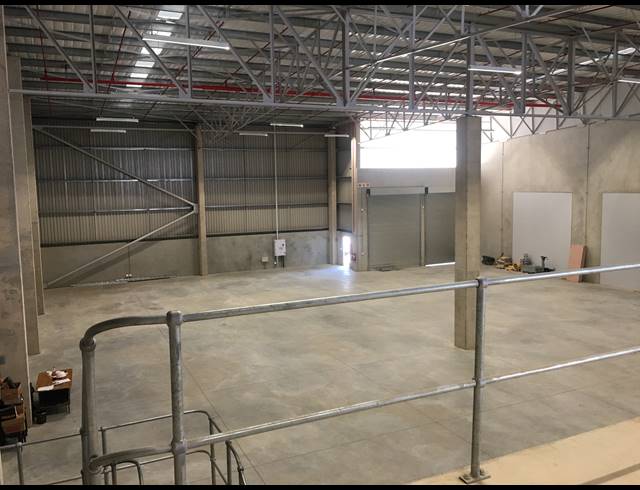 1,426M² WAREHOUSE RENTED IN MOUNT EDGECOMBE NORTH